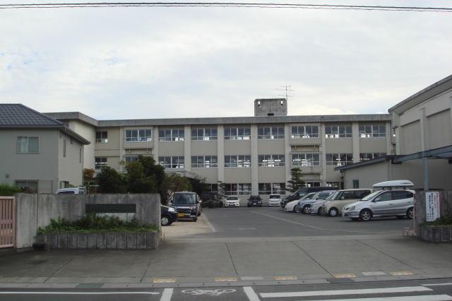 Primary school. 645m until Suzuka Municipal Seiwa elementary school (elementary school)