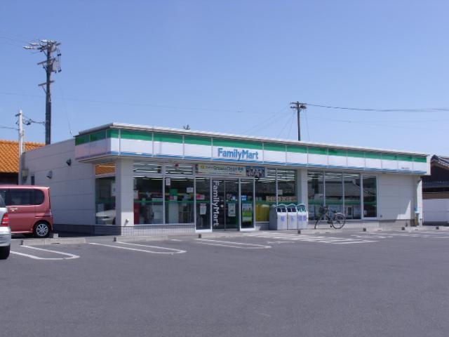Convenience store. FamilyMart 474m until Suzuka Mikkaichi store (convenience store)