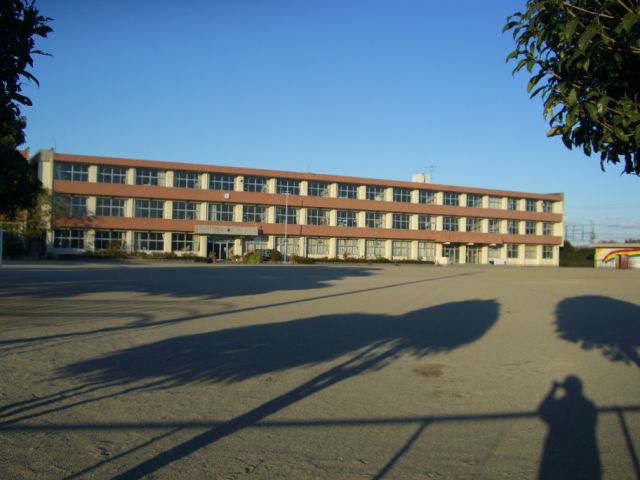 Primary school. Municipal Saiku up to elementary school (elementary school) 2900m