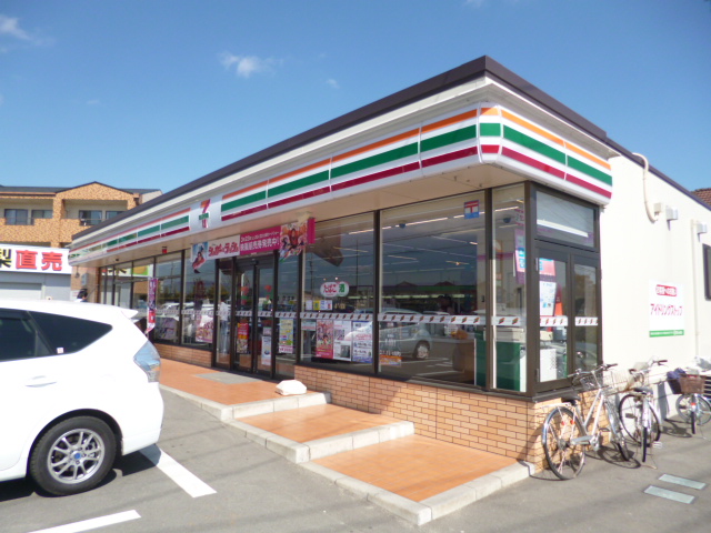 Convenience store. 300m to Seven-Eleven Tsu Hisai Idoyama cho store (convenience store)