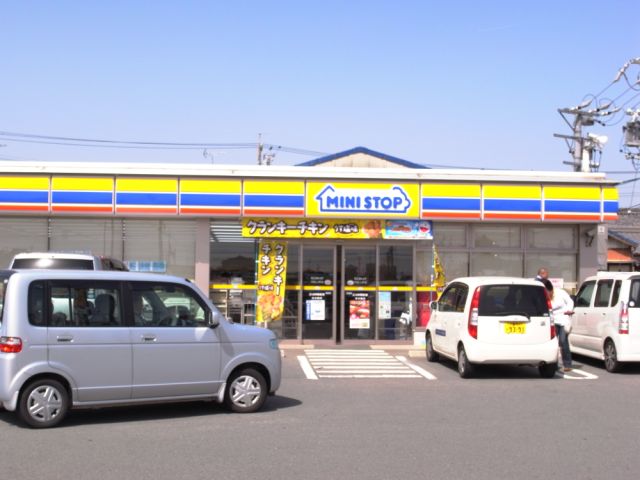 Convenience store. MINISTOP up (convenience store) 720m