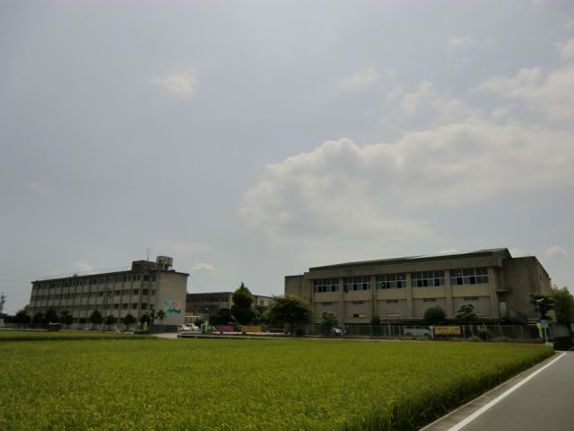 Junior high school. Municipal Ishinden until junior high school (junior high school) 500m