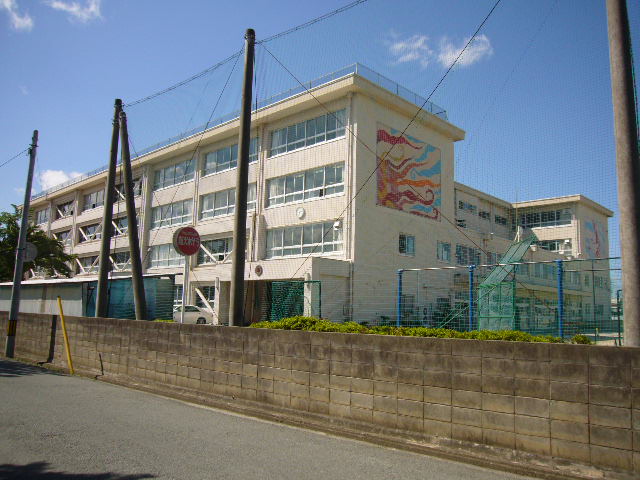 Junior high school. 1012m to Tsu City Seokyo in junior high school (junior high school)