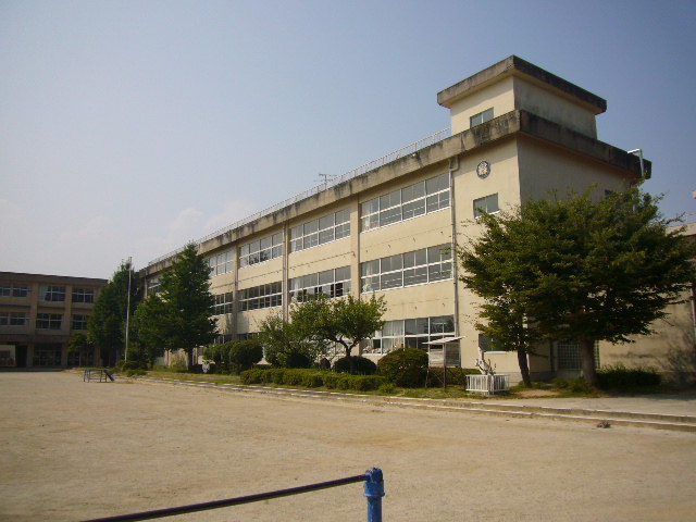 Primary school. Tsushiritsu Shiratsuka up to elementary school (elementary school) 1591m