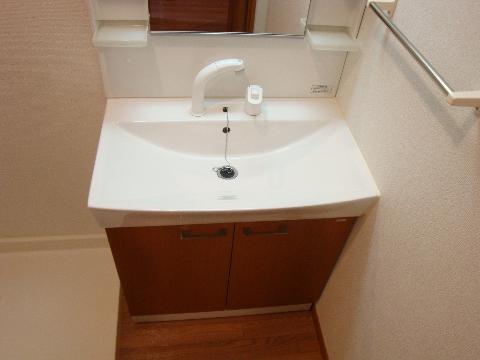 Other room space. Wash basin