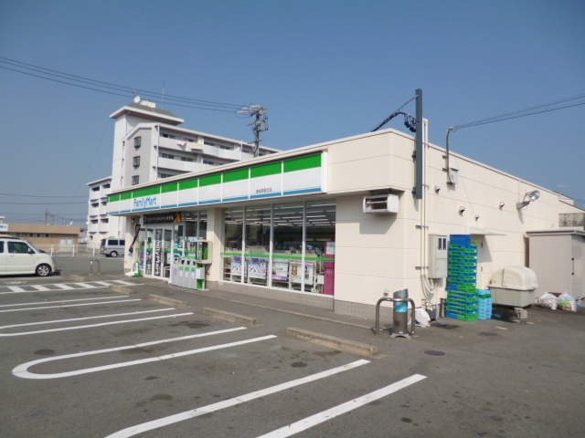 Convenience store. FamilyMart 455m until Tsu Takajaya Kitamise (convenience store)