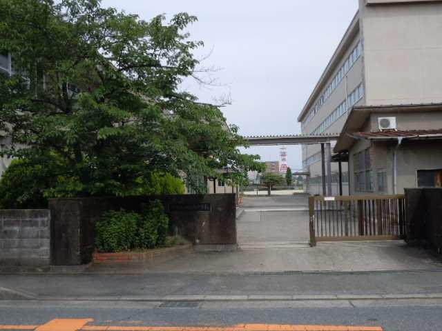 Junior high school. 1549m to Tsu City Seokyo in junior high school
