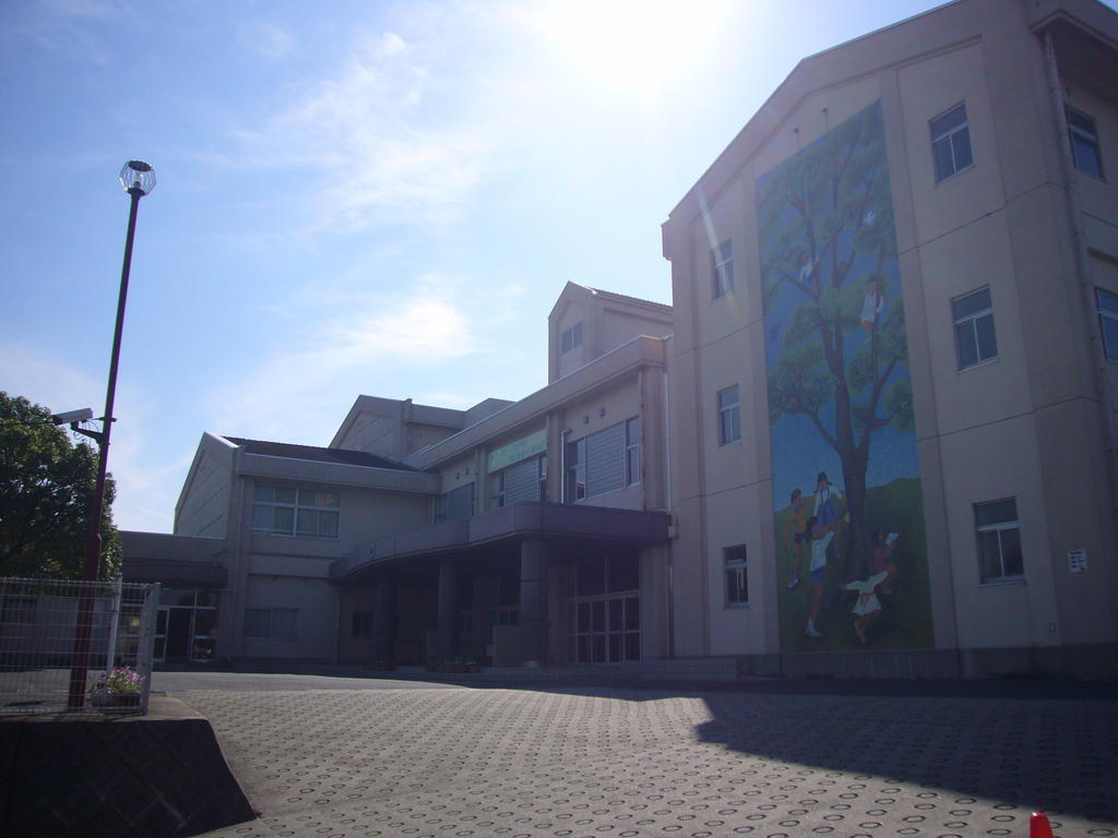 Primary school. Tsushiritsu Minamigaoka up to elementary school (elementary school) 578m