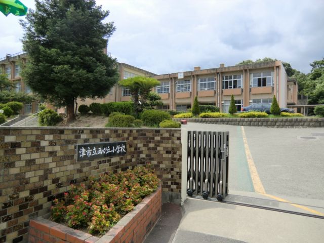 Primary school. Municipal Nishigaoka up to elementary school (elementary school) 670m