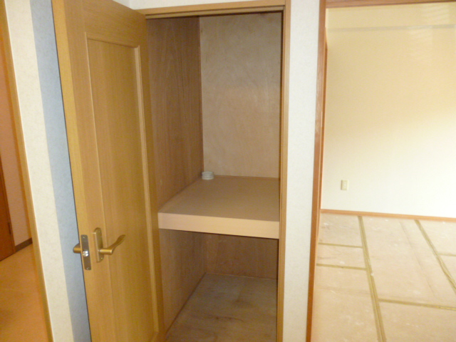 Other room space. Storage of easy-to-use size