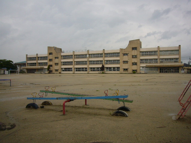 Primary school. Tsushiritsu Modify up to elementary school (elementary school) 605m