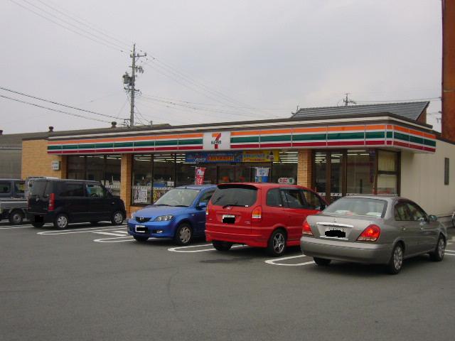 Convenience store. Seven-Eleven Tsu Kamihama-cho 3-chome up (convenience store) 206m