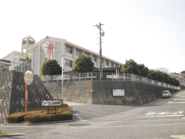 Junior high school. Municipal Minamigaoka until junior high school (junior high school) 2400m