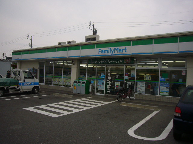 Convenience store. FamilyMart Tsu Otobe store up (convenience store) 934m