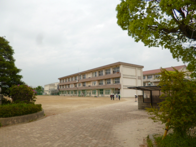 Primary school. Tsushiritsu Masayuki up to elementary school (elementary school) 1457m