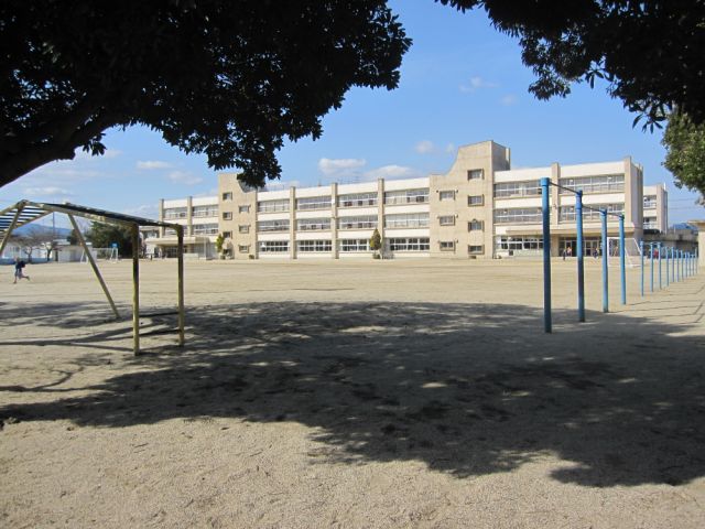 Primary school. Municipal Modify up to elementary school (elementary school) 190m