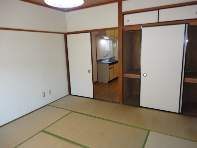 Living and room. Happy Japanese-style storage lot.