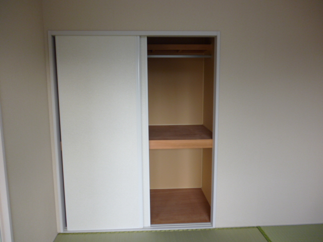 Receipt. Closet of the Japanese-style room is Mae if futon ◎