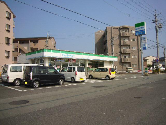 Convenience store. FamilyMart Ishinden'nakano store up (convenience store) 501m