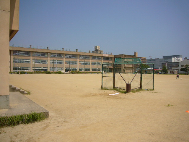 Primary school. 1065m to Tsu Tatsufuji water elementary school (elementary school)