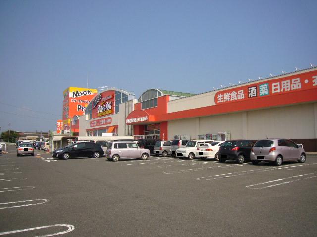 Supermarket. 2106m until the mega price cut Kawage store (Super)