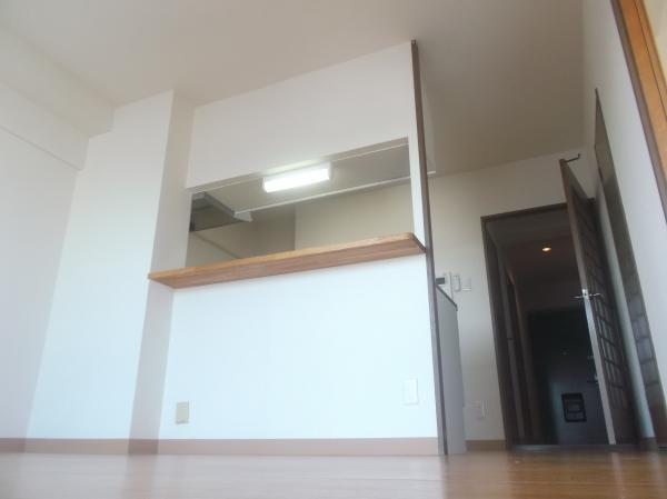 Same specifications photos (living). Kitchen with views from the living room, It will Sugatagami to dishes of mom