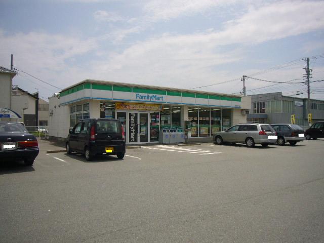 Convenience store. FamilyMart 612m until Tsu Takajaya Kitamise (convenience store)