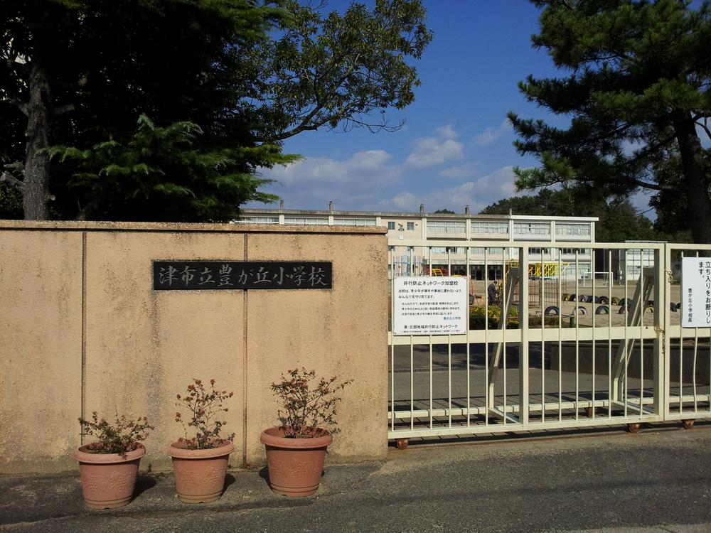 Primary school. Yutakagaoka until elementary school 990m