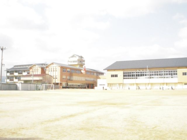 Primary school. Municipal Kawai to elementary school (elementary school) 940m