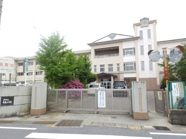 Primary school. Tsushiritsu Narumi to elementary school (elementary school) 659m