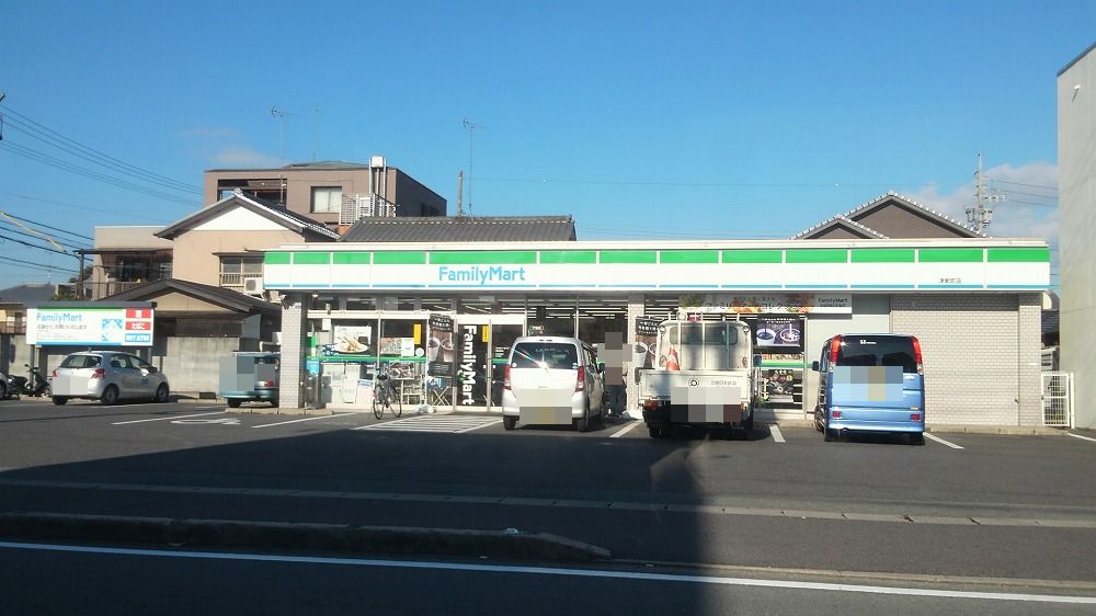 Convenience store. FamilyMart Tsu Shinmachi store up (convenience store) 1006m
