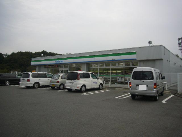 Convenience store. 1068m to FamilyMart Tsu Iwata store (convenience store)