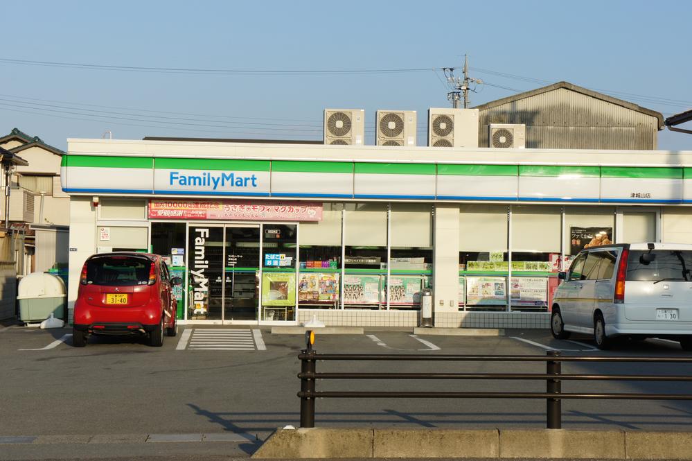 Convenience store. 193m to FamilyMart Tsu Shiroyama shop