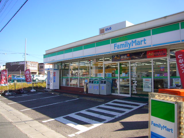 Convenience store. FamilyMart triple pre-university store up (convenience store) 347m