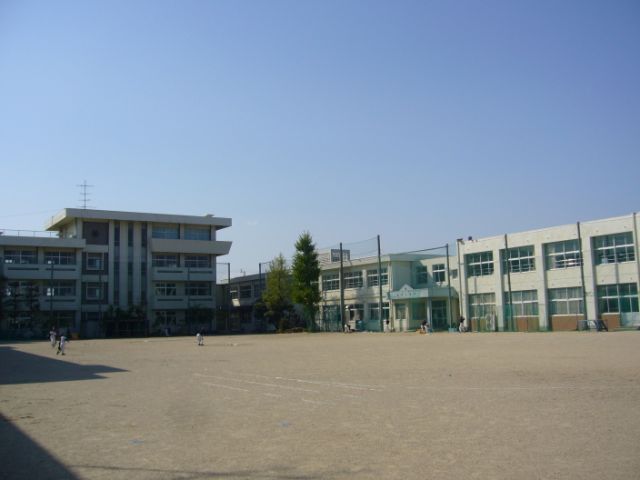 Primary school. Municipal Toyotsu up to elementary school (elementary school) 1700m