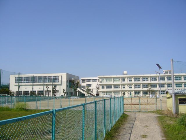 Junior high school. 1700m until the Municipal Chaoyang junior high school (junior high school)