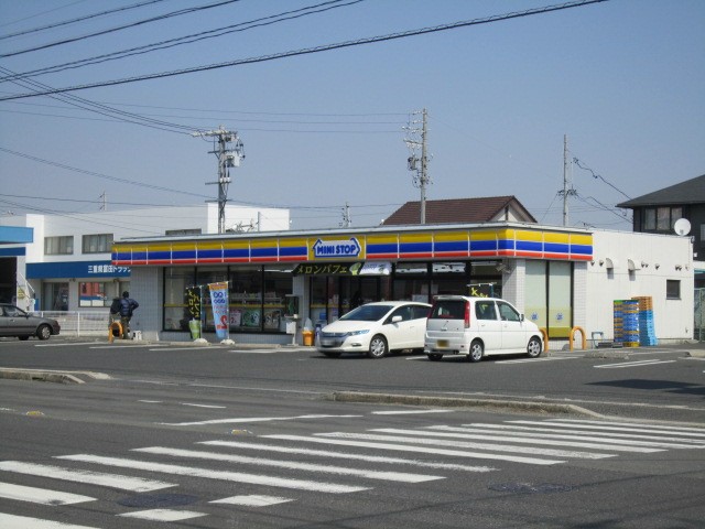 Convenience store. MINISTOP Yokkaichi Amagasuka store up (convenience store) 375m