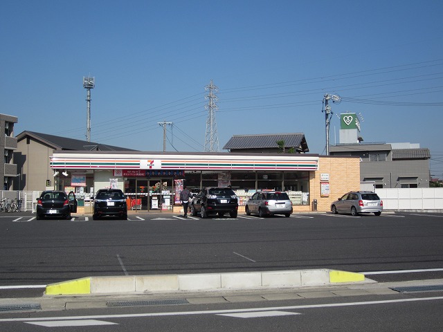 Convenience store. Seven-Eleven Yokkaichi Shimosazarai the town store (convenience store) to 651m