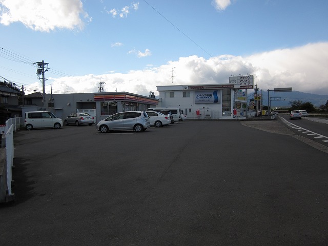 Convenience store. Circle K Yokkaichi Kawajima store (convenience store) to 661m