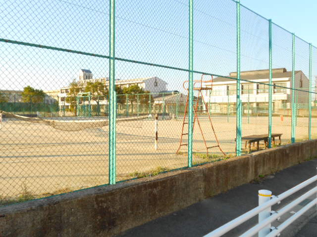 Junior high school. 863m to Yokkaichi Tatsutomi ShimaGen junior high school (junior high school)