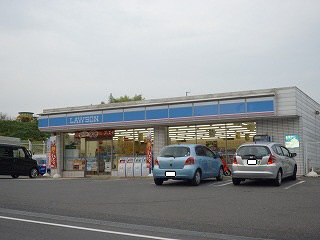 Convenience store. 700m until Lawson Oyachi store (convenience store)