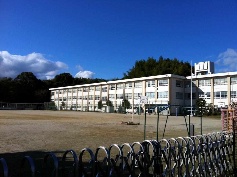 Primary school. Shigo until elementary school 480m
