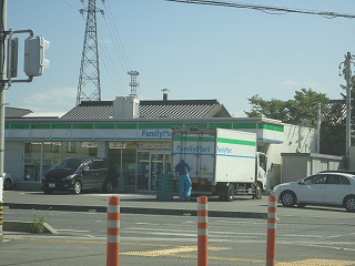 Convenience store. FamilyMart Higashiakuragawa store up (convenience store) 350m