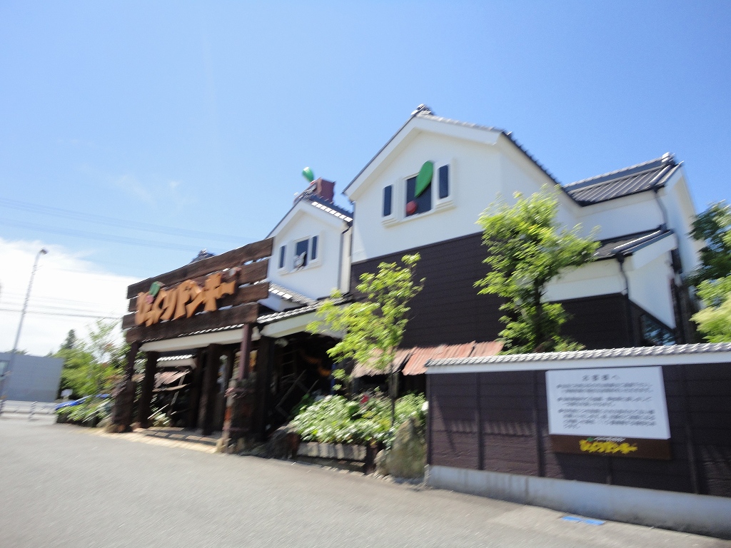 restaurant. 601m until surprised Donkey central green space before store (restaurant)