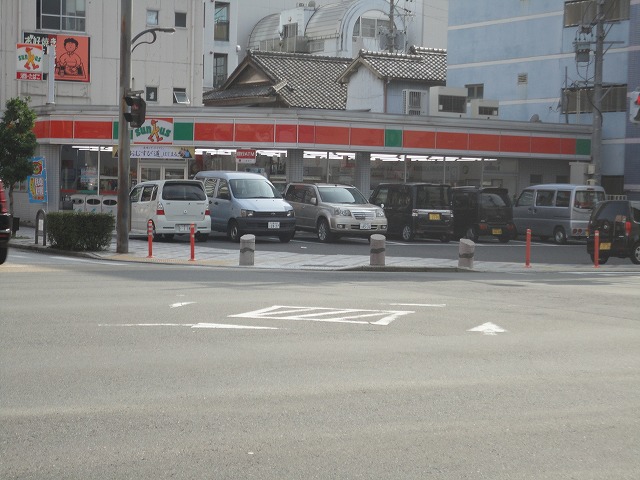 Convenience store. Thanks Nishishinchi store up (convenience store) 580m