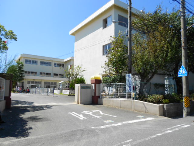 Primary school. 685m to Yokkaichi Municipal Hazu elementary school (elementary school)