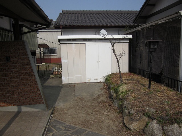 Garden. There storeroom!