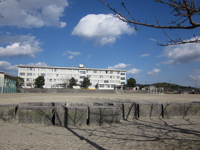 Primary school. 522m to Yokkaichi Tatsusakura elementary school (elementary school)
