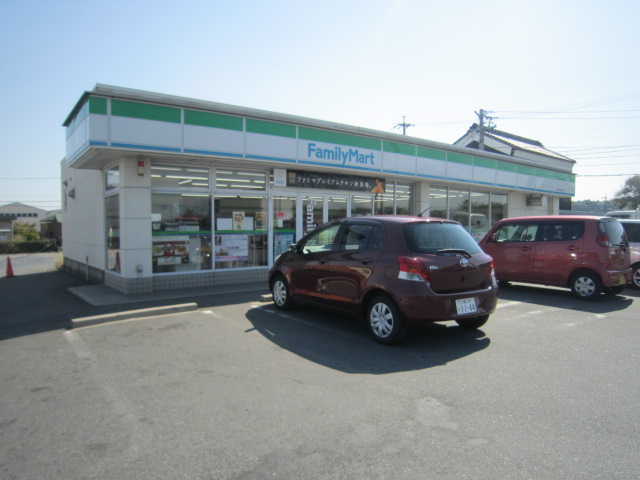 Convenience store. FamilyMart Yokkaichi Mountain minute store up (convenience store) 1458m