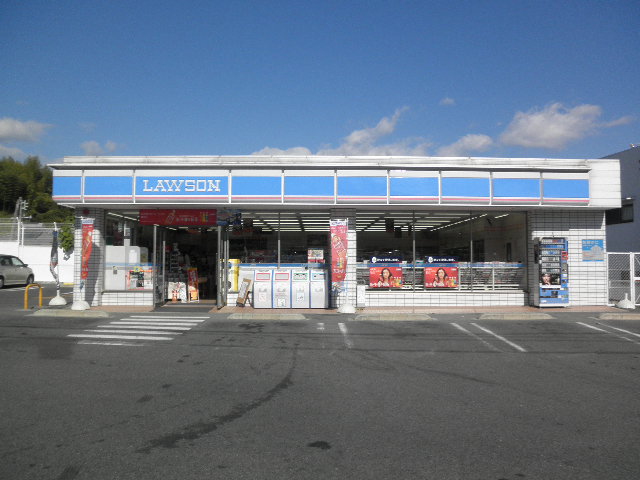 Convenience store. 931m until Lawson Yokkaichi Hatta store (convenience store)